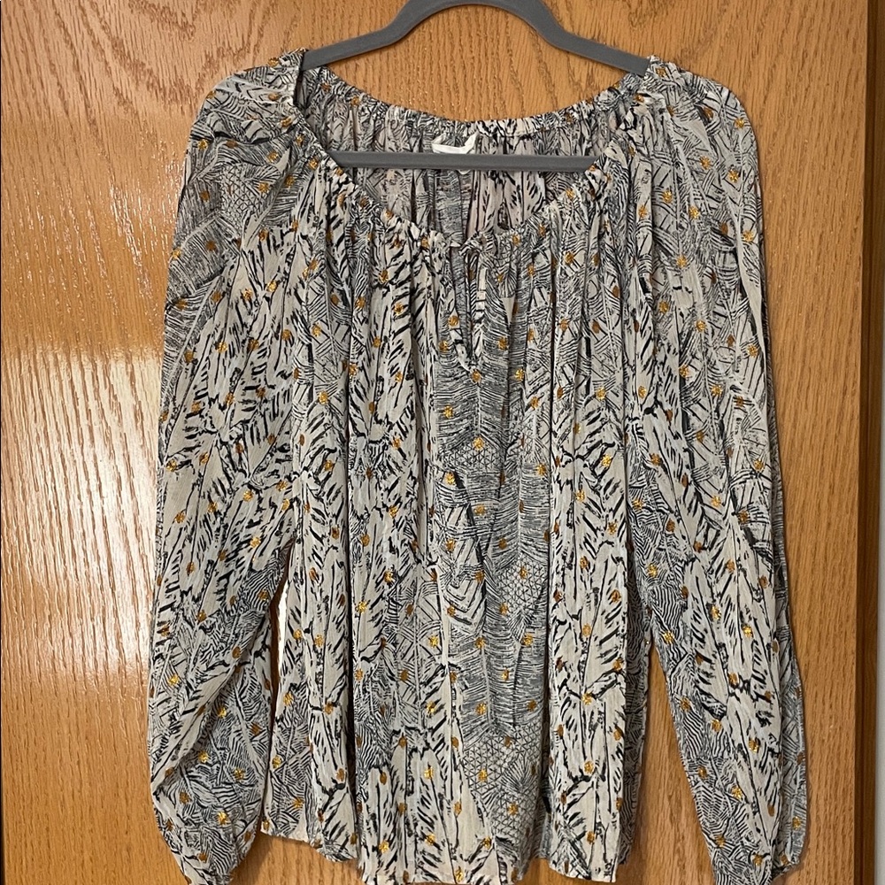 S/M lightweight   Women's Patterned Top  Black and Yellow puffy sleeves S/M